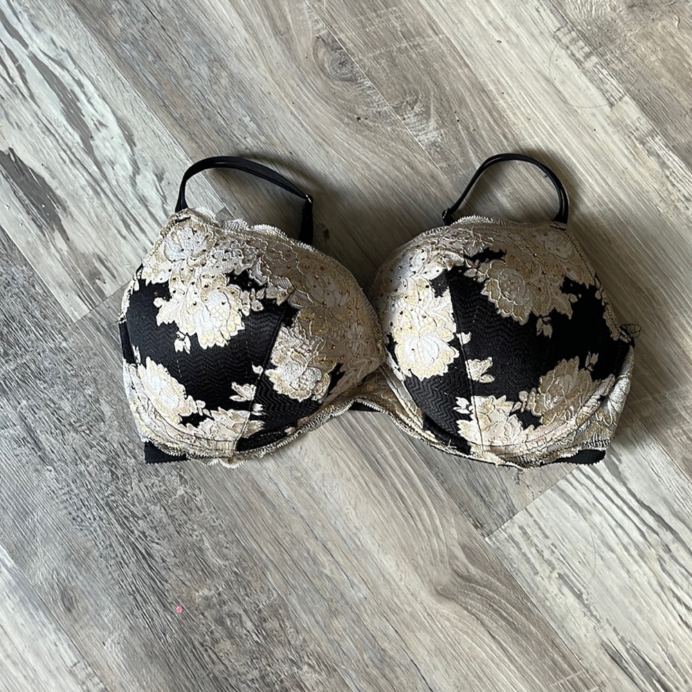 Victoria’s Secret very sexy push up bra - Picture 1 of 6